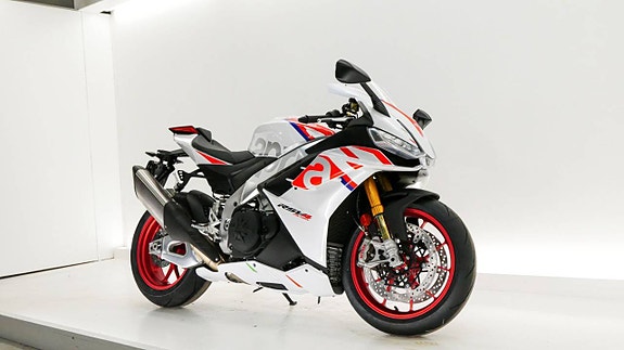Aprilia RSV4 1100 Factory Speed White Kampanj  3,95% 2 of 3
