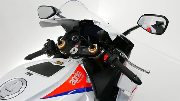 Aprilia RSV4 1100 Factory Speed White Kampanj  3,95% 3 of 3