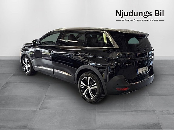 Peugeot 5008 2 of 5