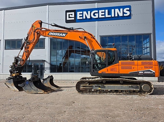 Doosan DX 300 LC-7 (2.595.000:- + m)