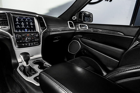 Jeep Grand Cherokee 14 of 21