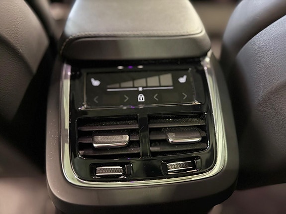 Volvo XC60 11 of 24