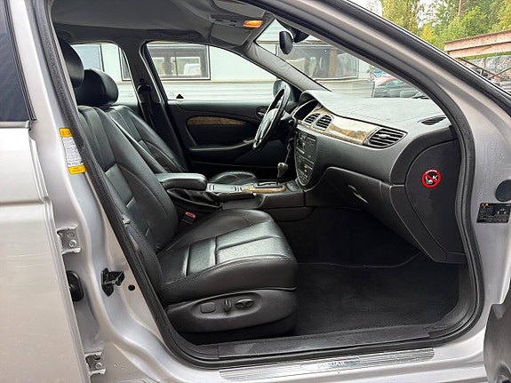 Jaguar S-TYPE 8 of 28