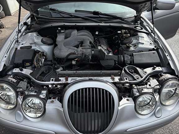 Jaguar S-TYPE 12 of 28