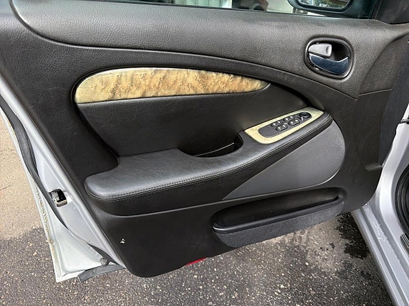 Jaguar S-TYPE 18 of 28