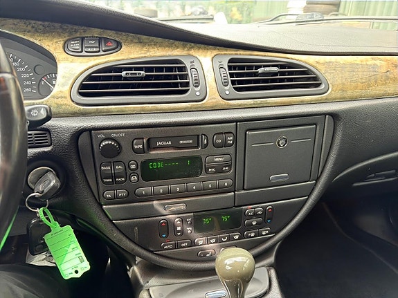 Jaguar S-TYPE 19 of 28