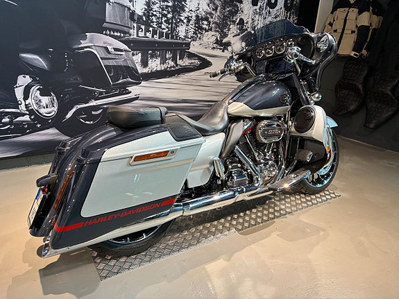 Harley-Davidson CVO Street Glide "KAMPANJ" 4 of 6