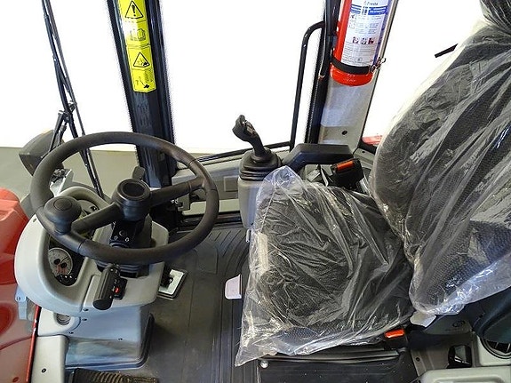 Yanmar V100-5 / 36km/h / Aircond / Lastarmsfjädring 5 of 6