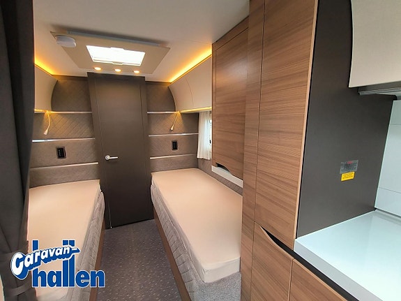 Adria Alpina 613 UT 8 of 9