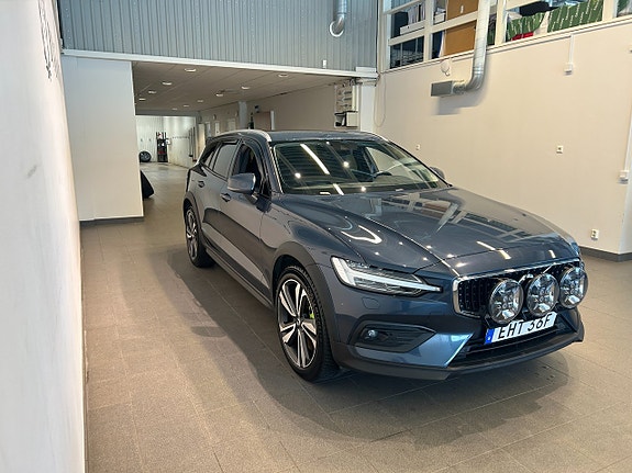 Volvo V60 Cross Country 4 of 5