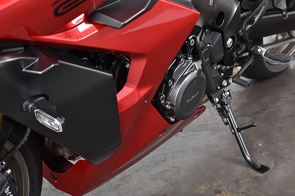Suzuki GSX-S1000 GT ABS, Nyservad 12 of 18