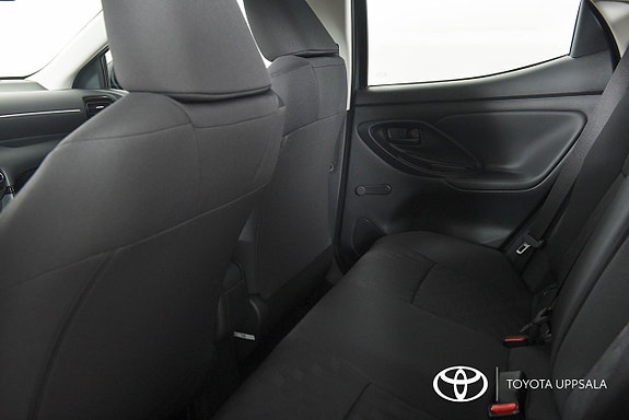 Toyota Yaris 8 of 8