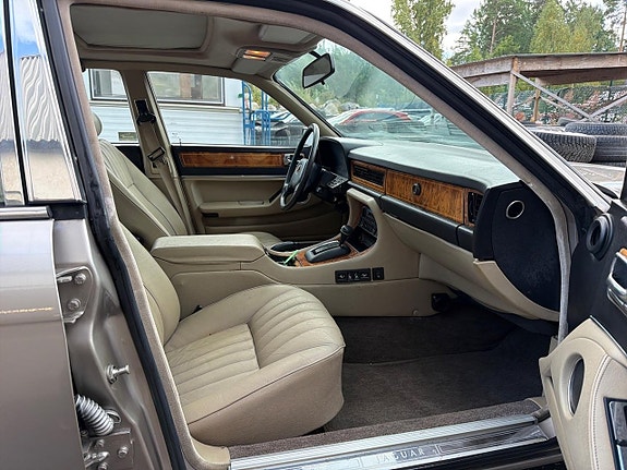 Jaguar XJ 23 of 23