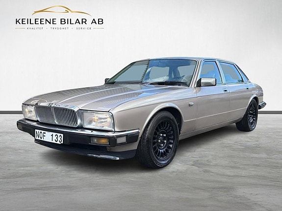 Jaguar XJ 3 of 23