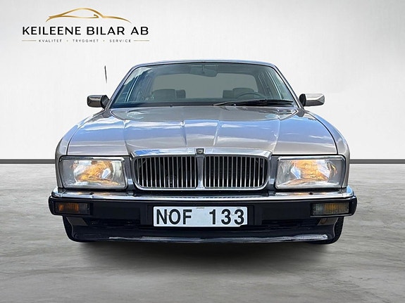 Jaguar XJ 4 of 23