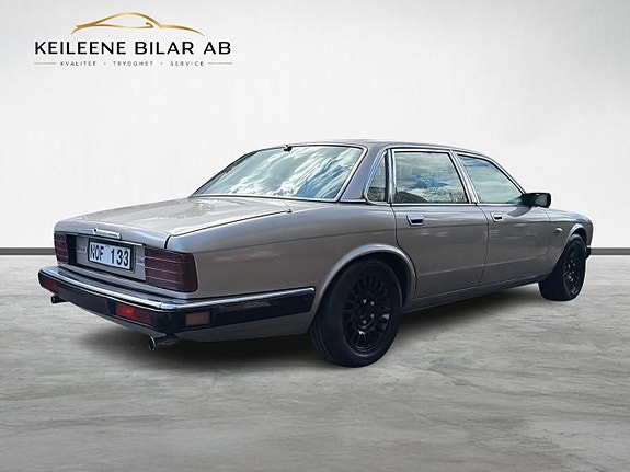 Jaguar XJ 8 of 23