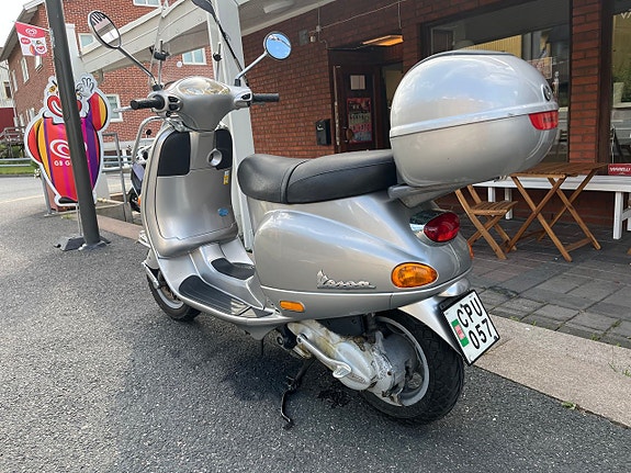 Vespa ET4 125 Lätt motorcykel 6 of 9
