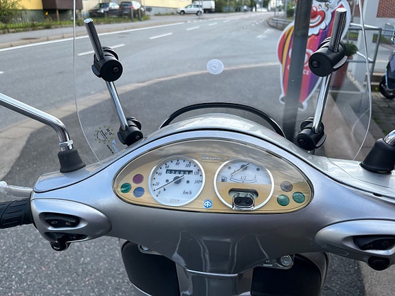 Vespa ET4 125 Lätt motorcykel 9 of 9