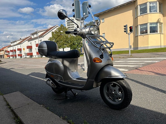 Vespa ET4 125 Lätt motorcykel 3 of 5