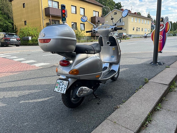 Vespa ET4 125 Lätt motorcykel 5 of 5
