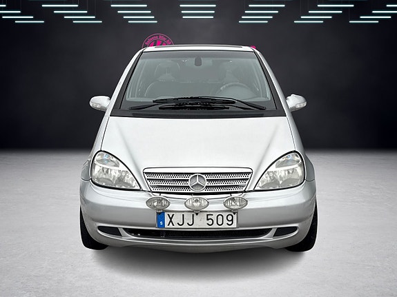 Mercedes-Benz A210 2 of 23