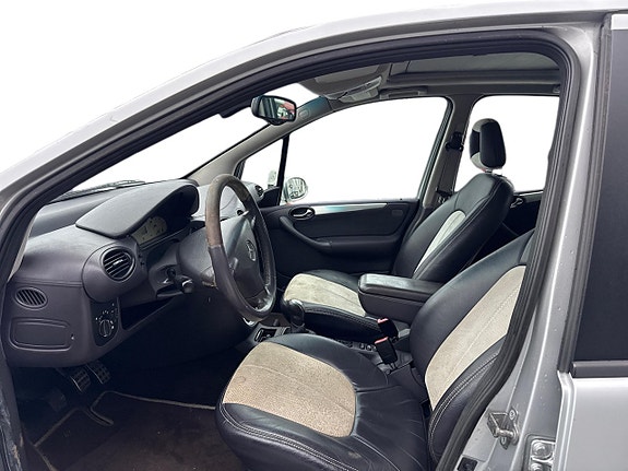 Mercedes-Benz A210 10 of 23