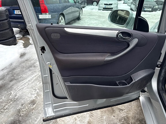 Mercedes-Benz A210 12 of 23