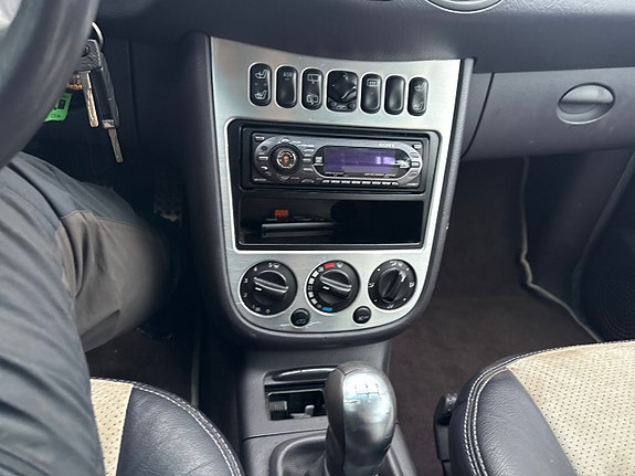 Mercedes-Benz A210 13 of 23