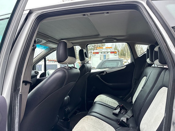 Mercedes-Benz A210 17 of 23