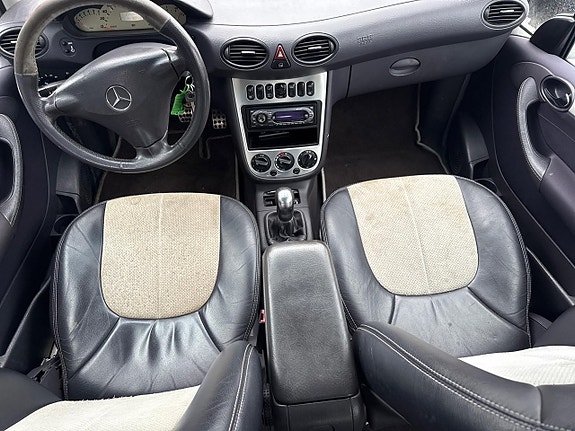 Mercedes-Benz A210 11 of 23