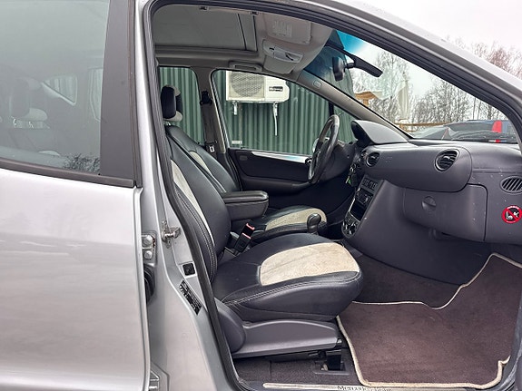 Mercedes-Benz A210 10 of 23