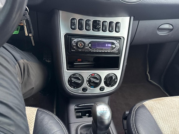 Mercedes-Benz A210 13 of 23