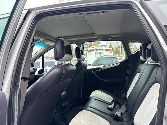 Mercedes-Benz A210 16 of 23
