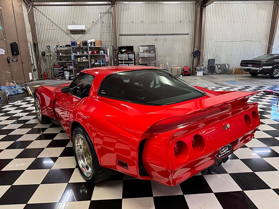 Chevrolet Corvette 9 of 26