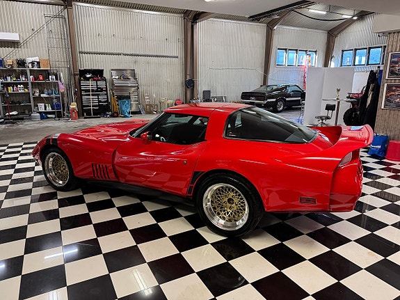 Chevrolet Corvette 10 of 26