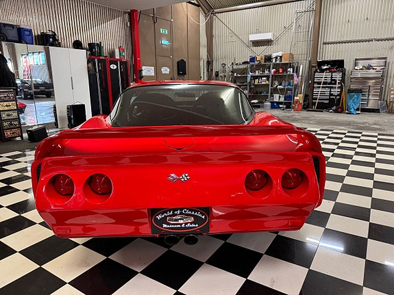 Chevrolet Corvette 8 of 26