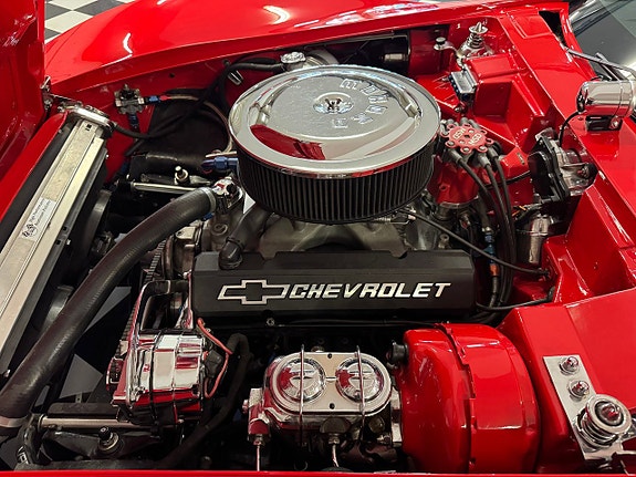Chevrolet Corvette 21 of 26