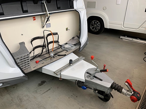 Knaus Sport 400 LK / Mover / Solcell / Markis / Barnkammare 4 of 17