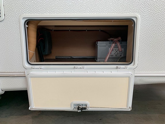 Knaus Sport 400 LK / Mover / Solcell / Markis / Barnkammare 5 of 17