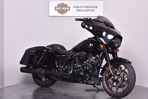 Harley-Davidson STREET GLIDE ST Cobra system / Värmehandtag!