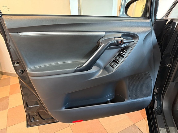 Toyota Verso 13 of 27
