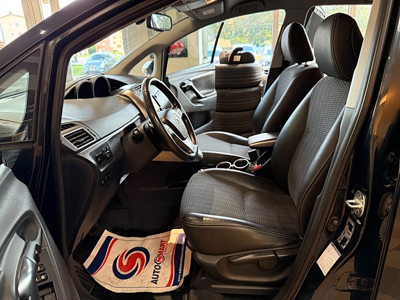 Toyota Verso 15 of 27