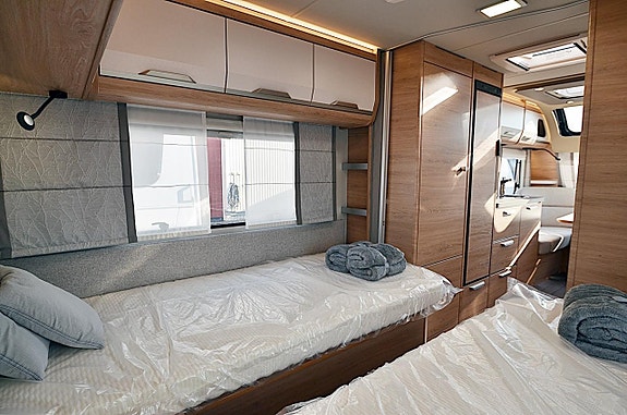 Knaus 540 UE Südwind 60 Years, Långbäddar 15 of 25