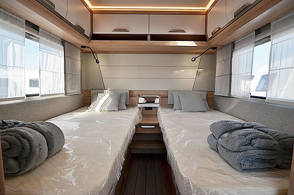Knaus 540 UE Südwind 60 Years, Långbäddar 13 of 25
