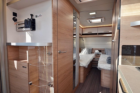 Knaus 540 UE Südwind 60 Years, Långbäddar 12 of 25