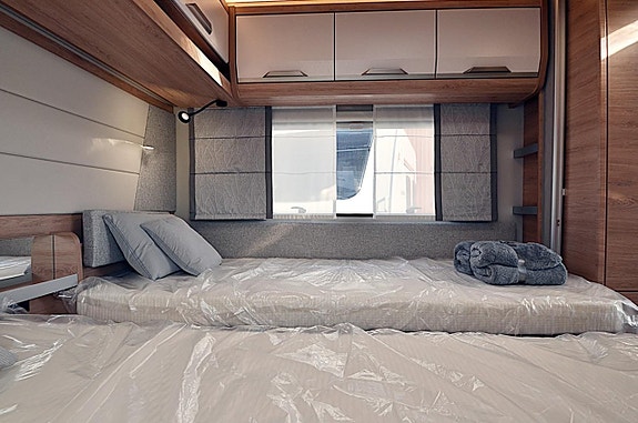 Knaus 540 UE Südwind 60 Years, Långbäddar 14 of 25