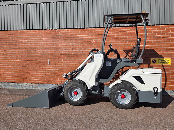 Eldriven Taian DY620E ink skopa och gafflar. Finns i lager! 3 of 5
