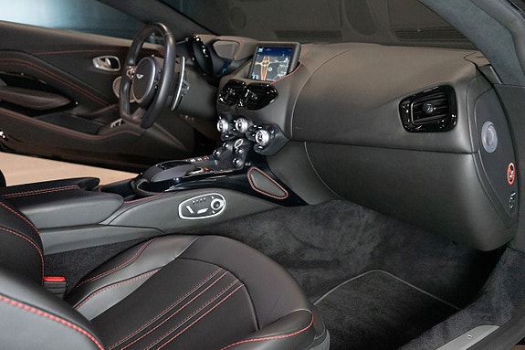 Aston Martin Vantage 13 of 18