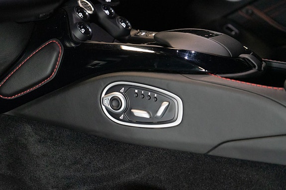 Aston Martin Vantage 15 of 18