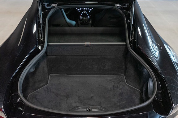 Aston Martin Vantage 18 of 18